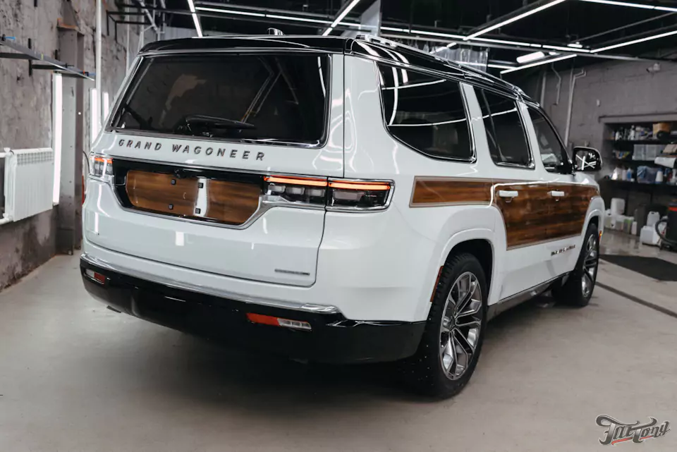 Так не должно быть! Заново разработали дизайн наклеек для Jeep Grand Wagoneer и забронировали кузов полиуретаном